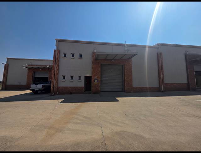 550M² WAREHOUSE TO LET IN STORMILL
